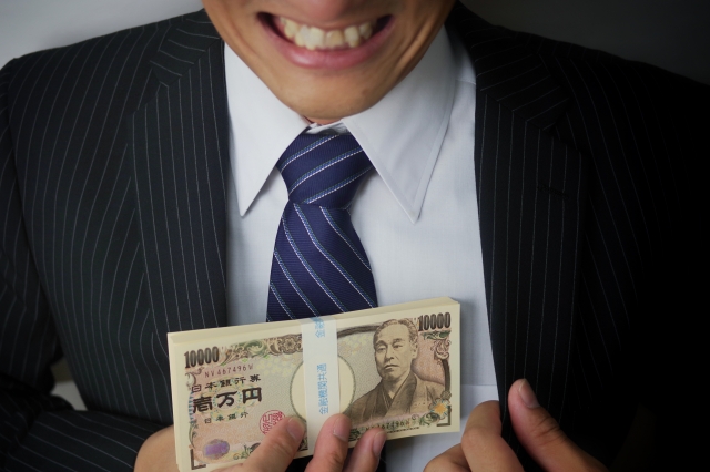 ヤミ金業者は金をせしめてほくそ笑む。北斗市の弁護士や司法書士への無料相談に一歩踏み出す