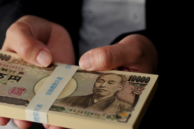 闇金業者に大金を渡してしまう。石岡市で弁護士に無料相談して解決へ